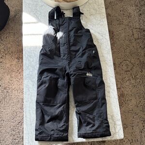REI Kids baby toddler Black snow bib Overalls pants adjustable 3T